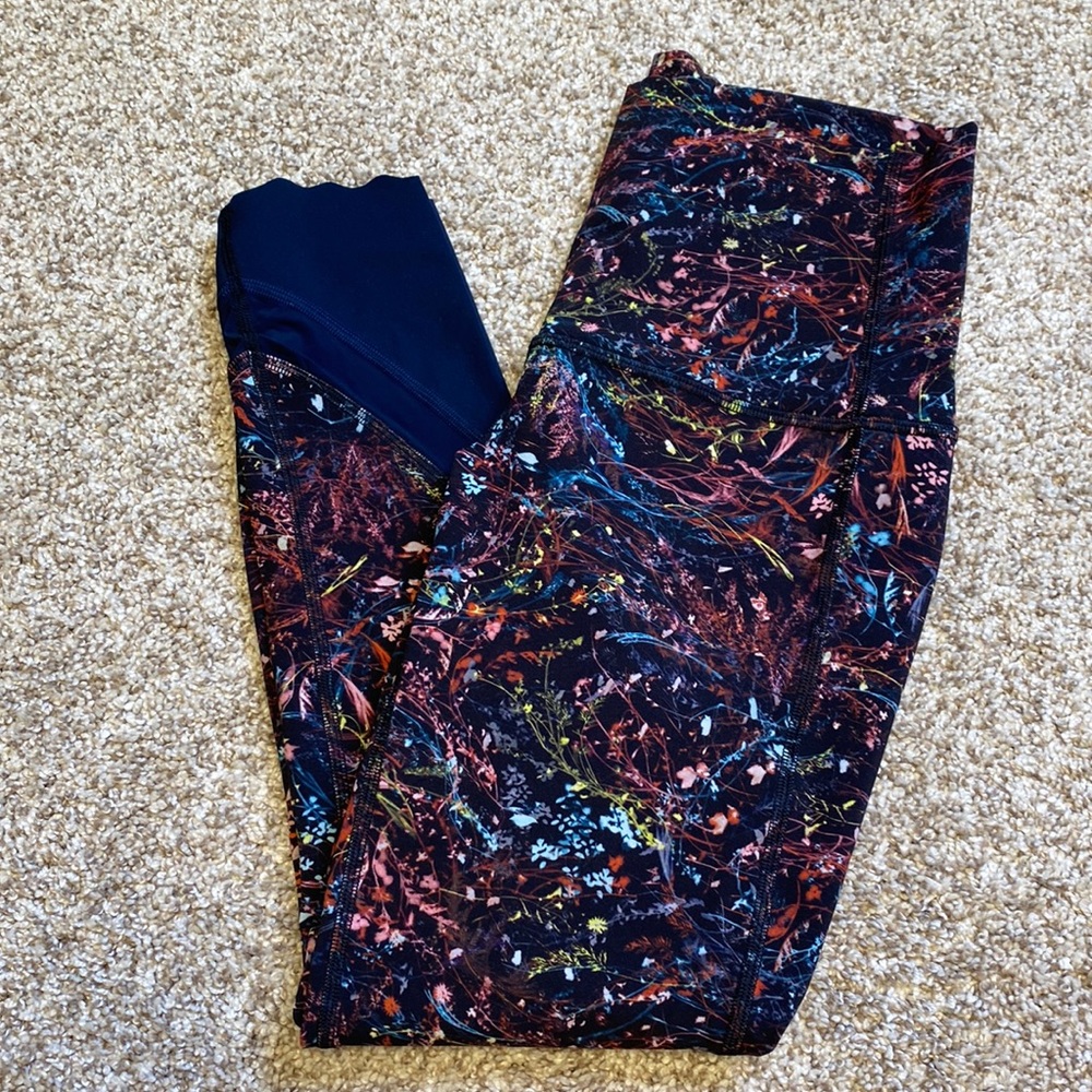Lululemon size 4 wunder under scallop legging 23 in